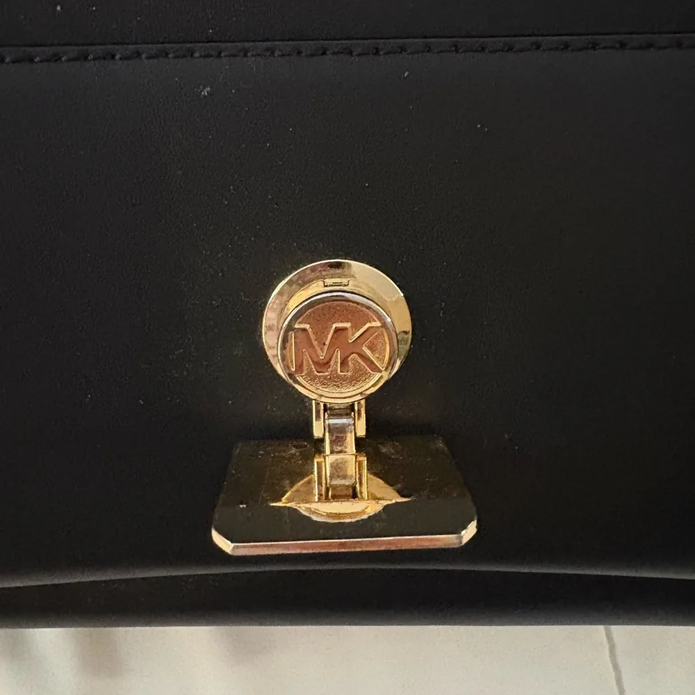 Michael Kors Lita Crossbody with Gold Accent - Removable Strap - Picture 4 of 16